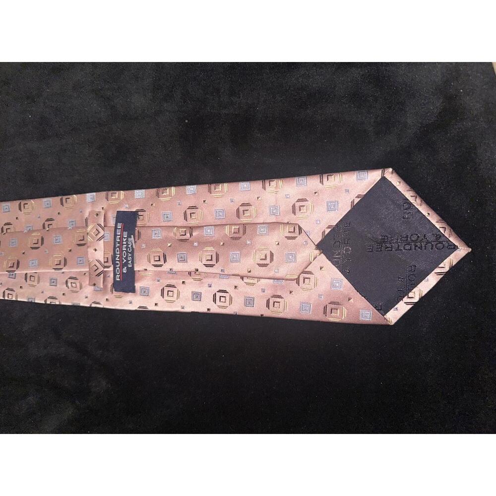 Roundtree & Yorke Men's Easy Care Tie